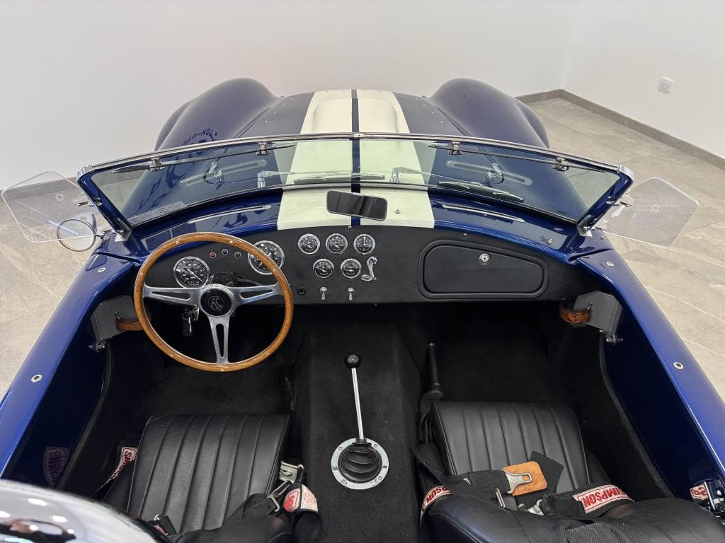 AC COBRA – photo 18 sur 24
