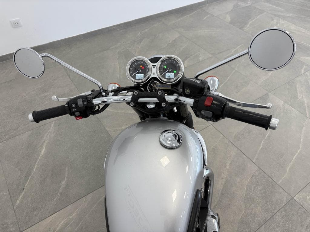 TRIUMPH BONNEVILLE – photo 10 sur 20