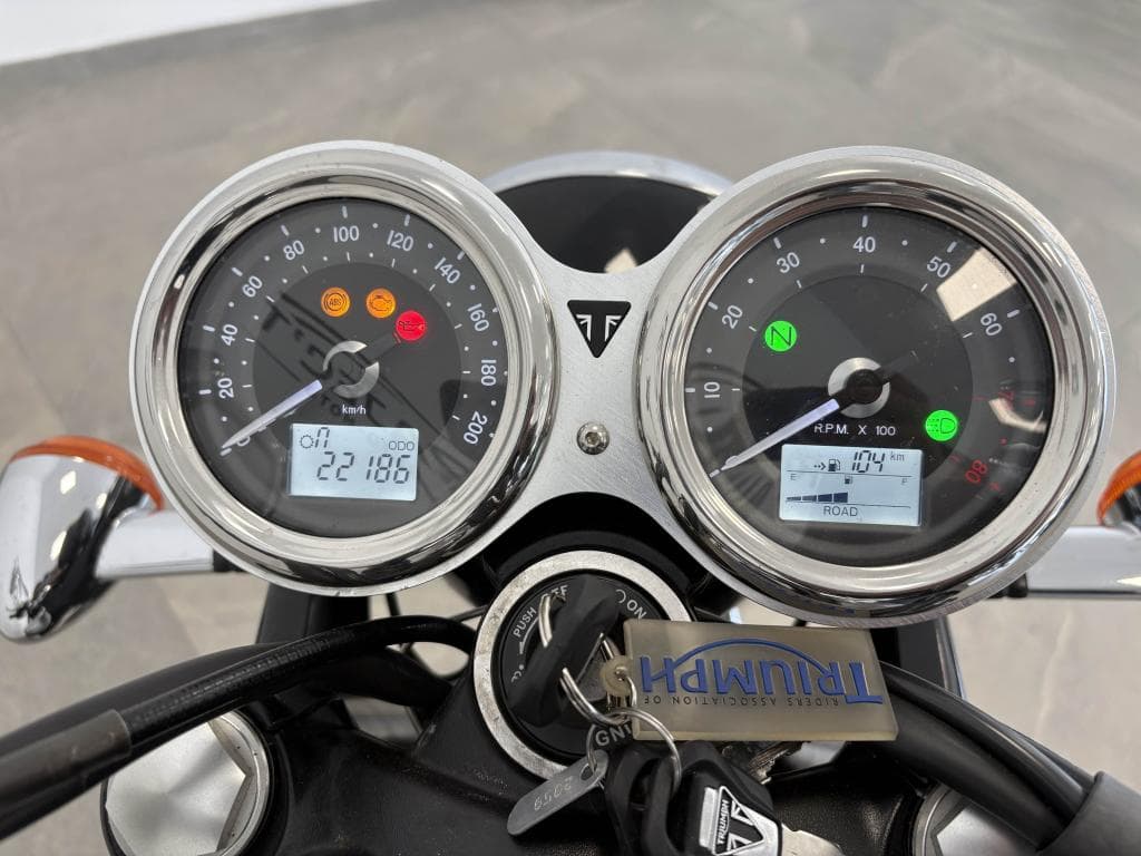 TRIUMPH BONNEVILLE – photo 13 sur 20