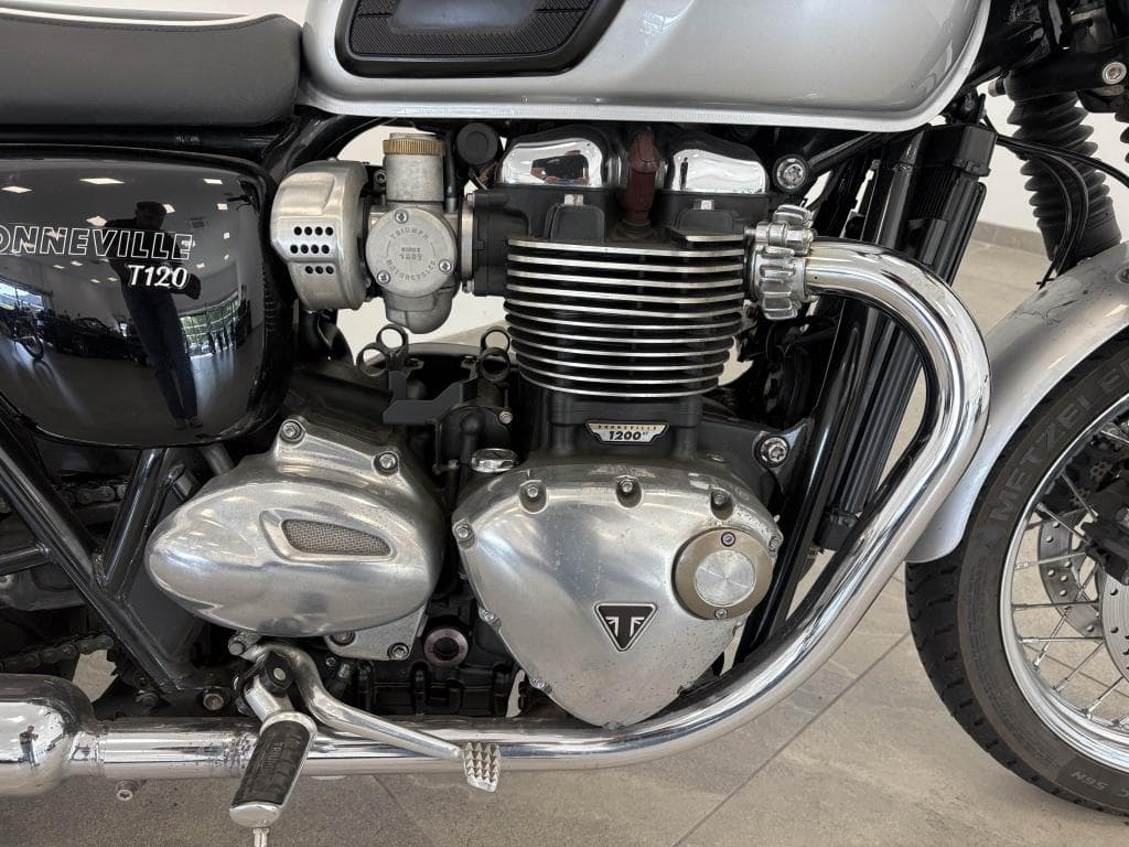 TRIUMPH BONNEVILLE – photo 14 sur 20