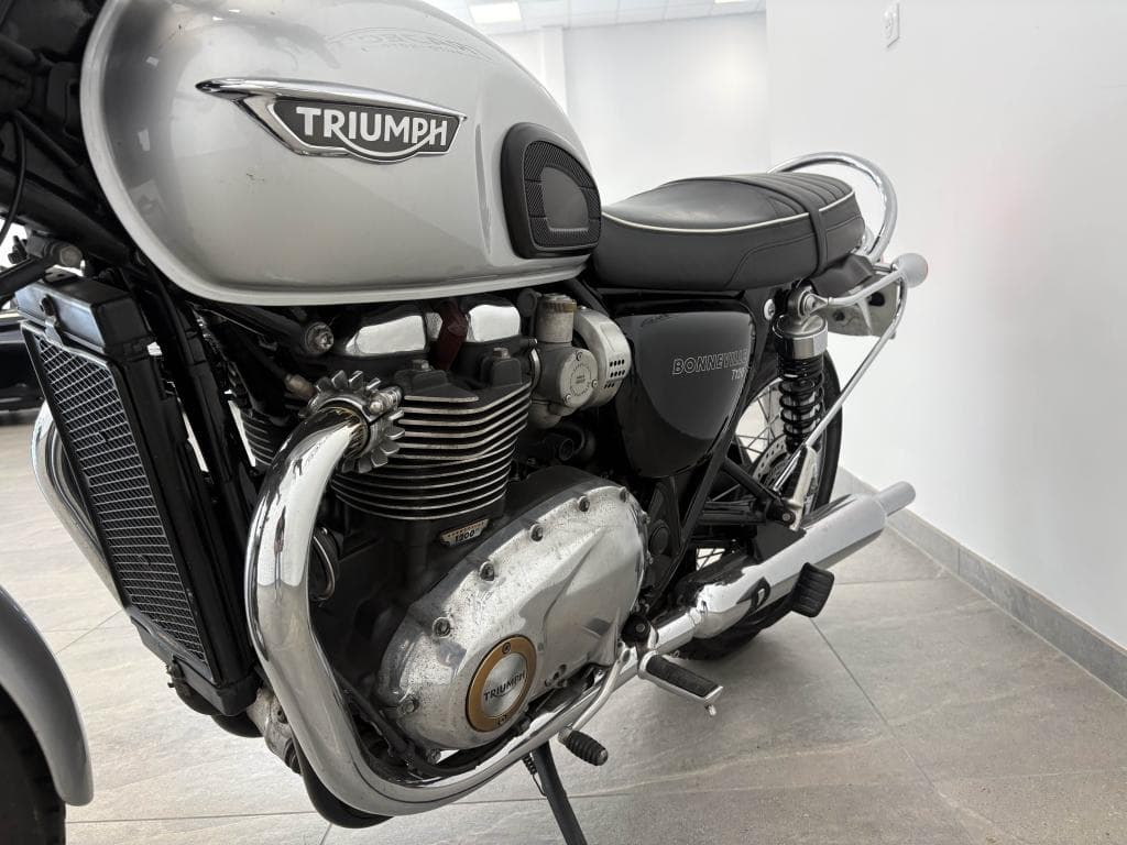 TRIUMPH BONNEVILLE – photo 17 sur 20