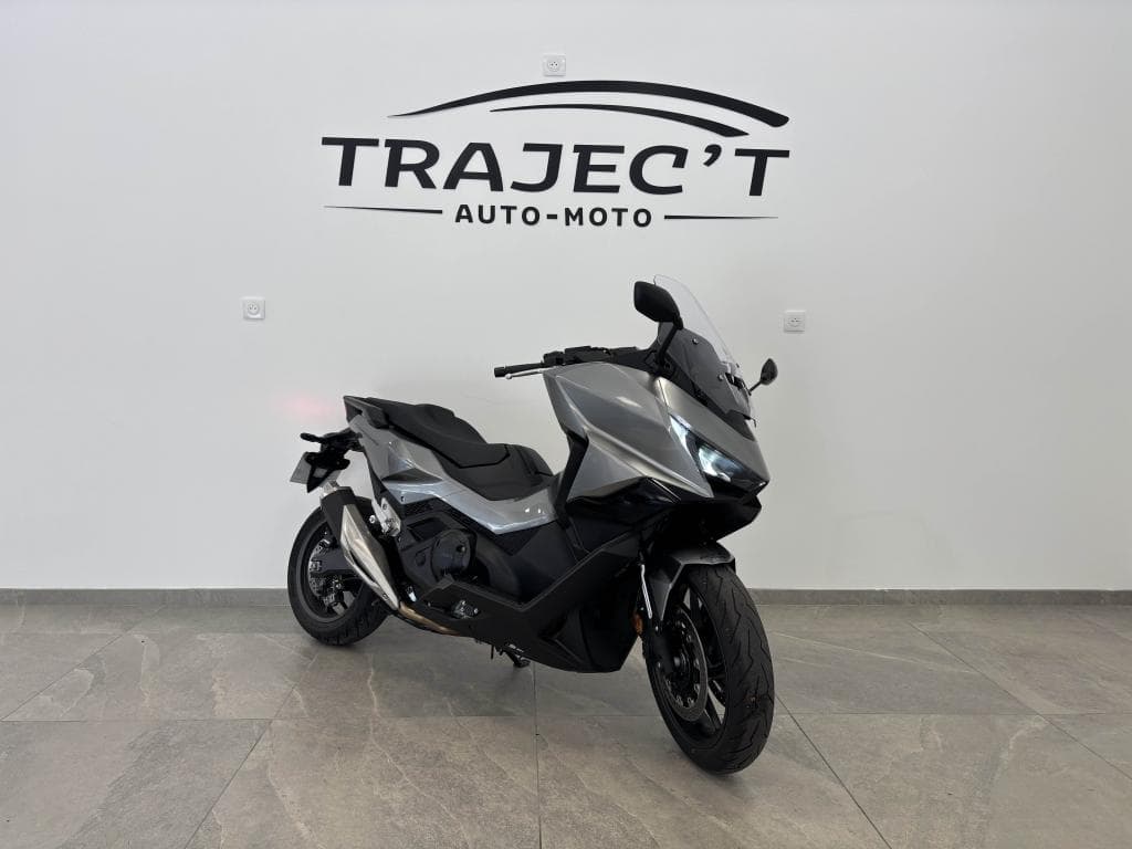 HONDA FORZA 750 – photo 1 sur 16