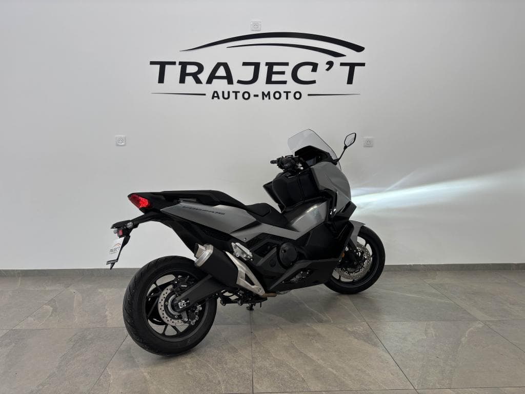 HONDA FORZA 750 – photo 3 sur 16