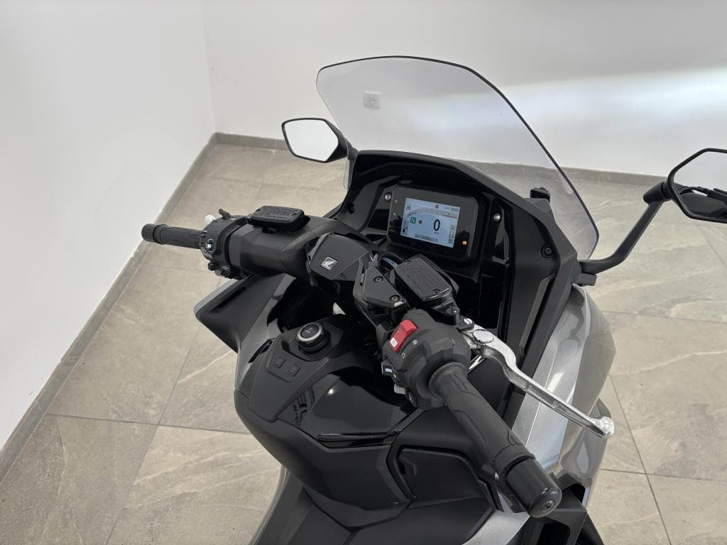HONDA FORZA 750 – photo 8 sur 16
