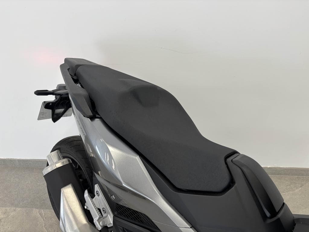 HONDA FORZA 750 – photo 9 sur 16