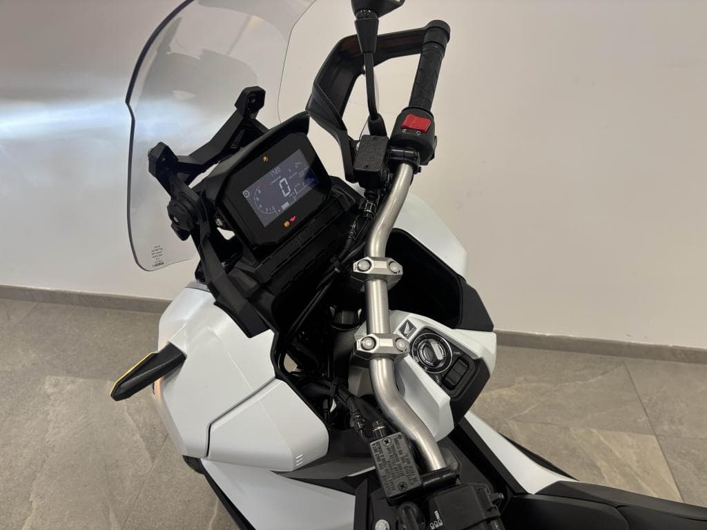 HONDA ADV 350 – photo 11 sur 13