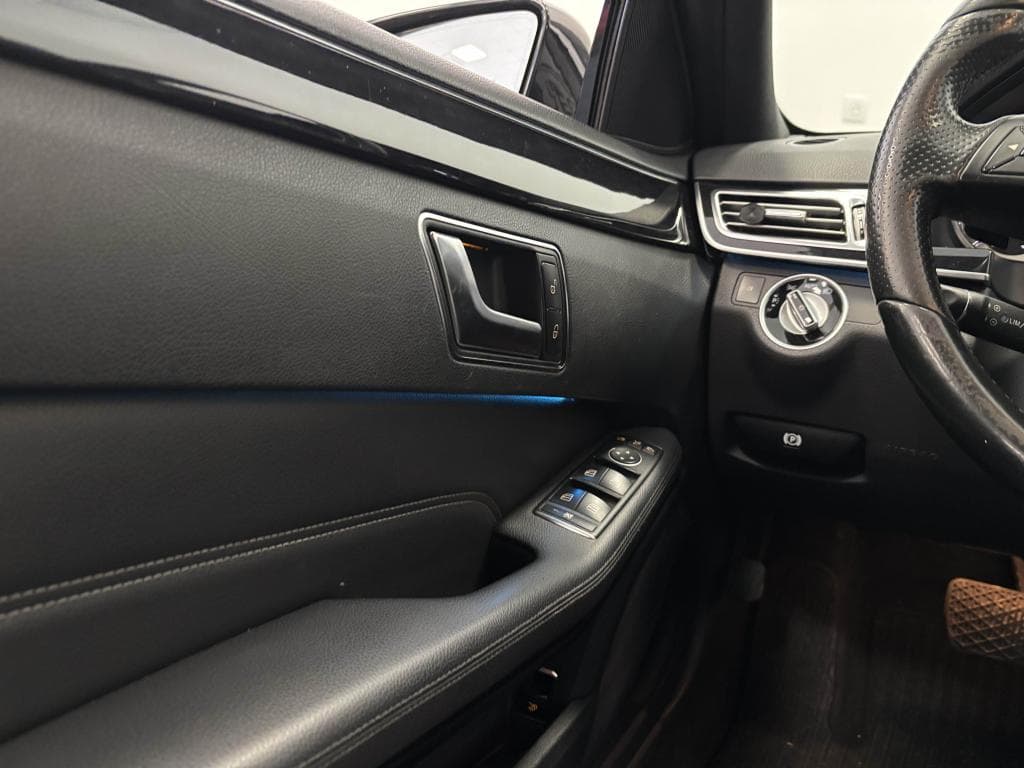 MERCEDES CLASSE E – photo 10 sur 26