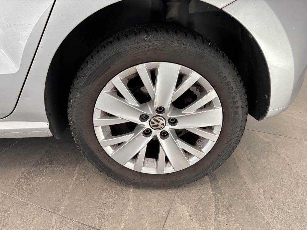 VOLKSWAGEN POLO – photo 22 sur 24